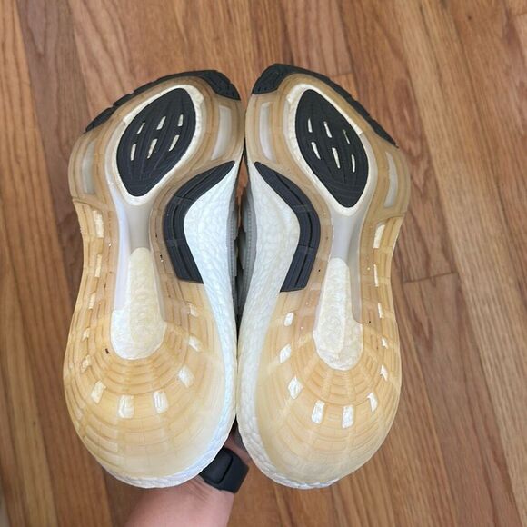 Adidas Ultraboost 22 Gray White Sneakers Women’s Size 8 - Picture 6 of 12